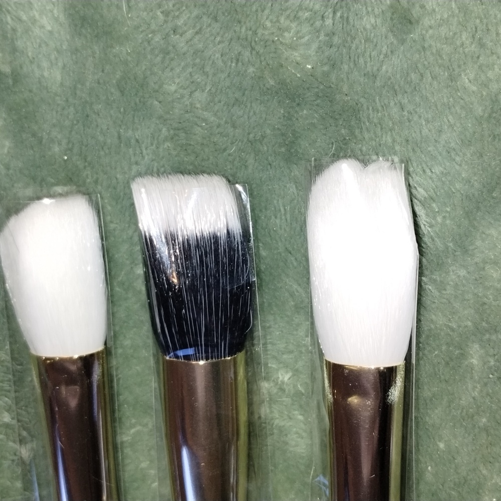Brushes - Picture 2 of 3